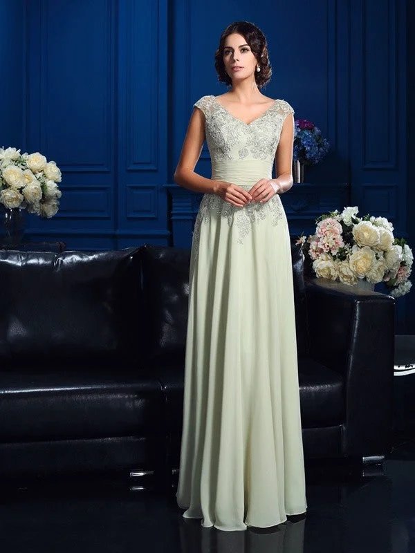 Elegant Vintage Maxi Dresses-A-Line/Princess V-neck Applique Sleeveless Long Chiffon Mother of the Bride Dresses